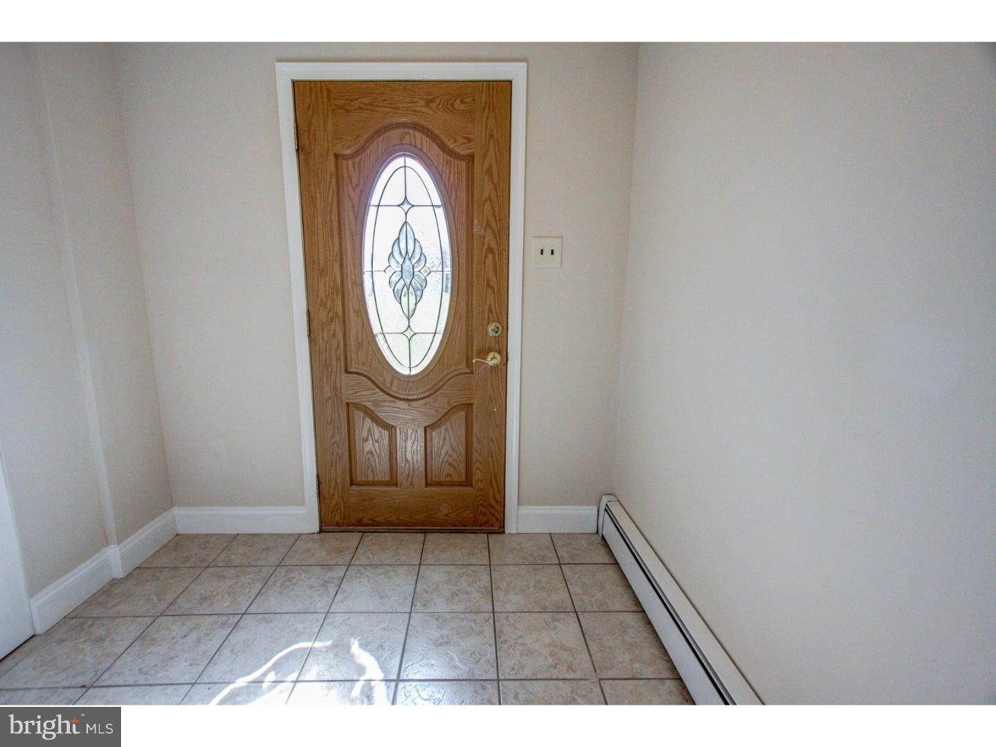 964 Lavera Road Warminster, PA 18974 - Photo 4 of 25 Foyer