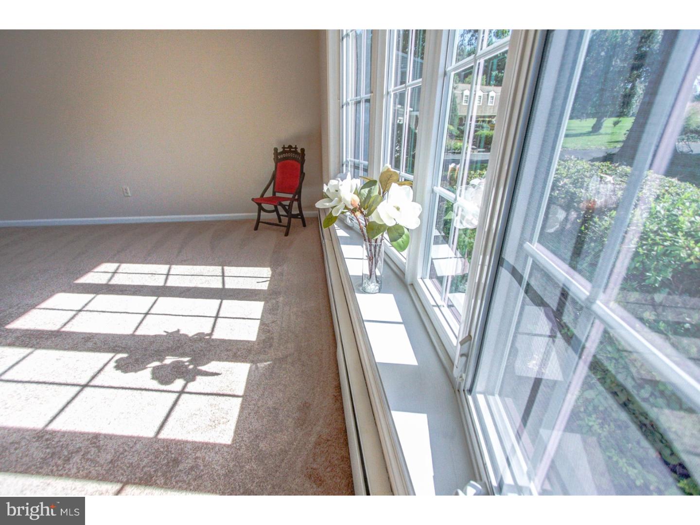 964 Lavera Road Warminster, PA 18974 - Photo 6 of 25 Living Room