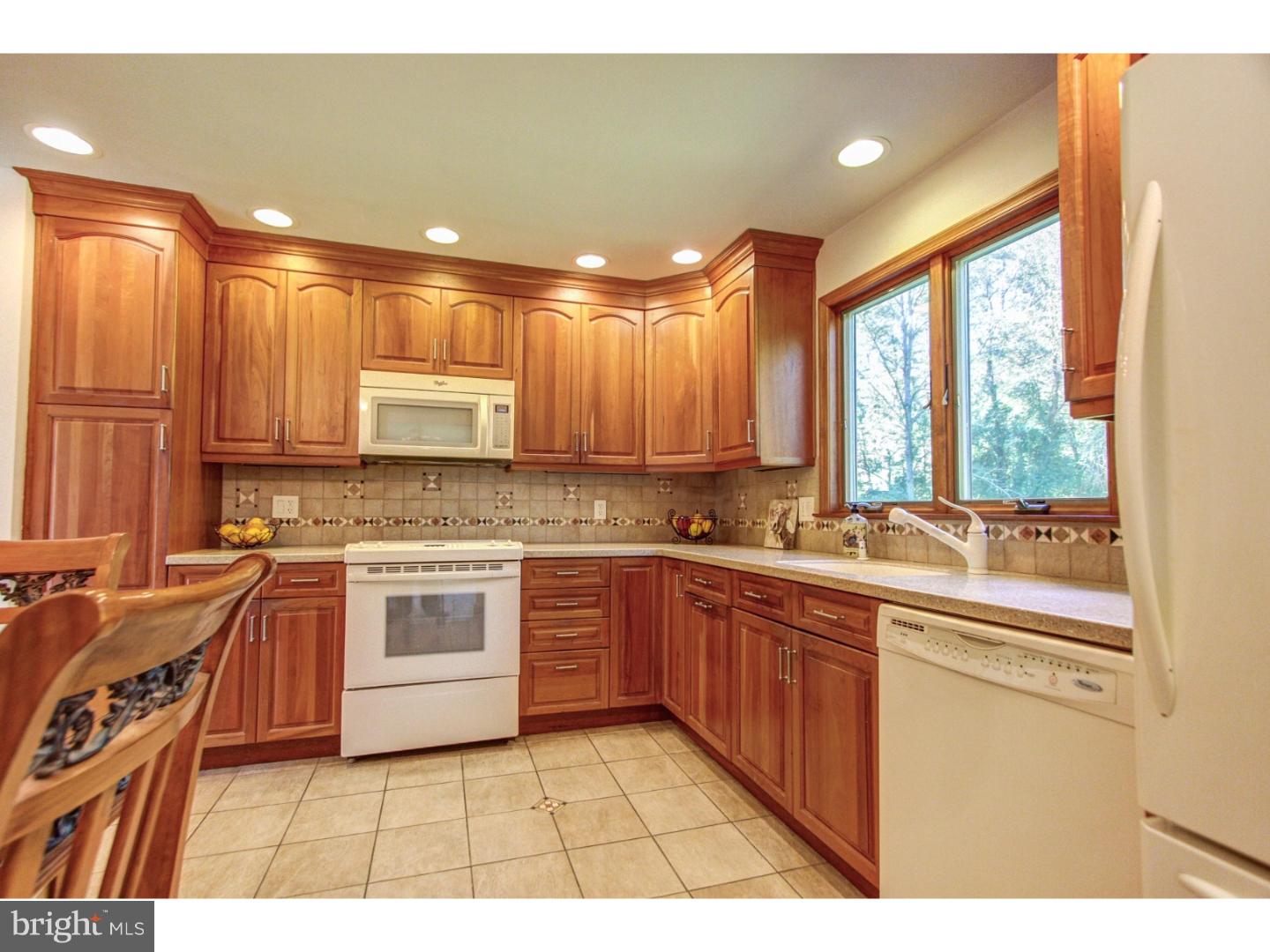 964 Lavera Road Warminster, PA 18974 - Photo 7 of 25 Kitchen