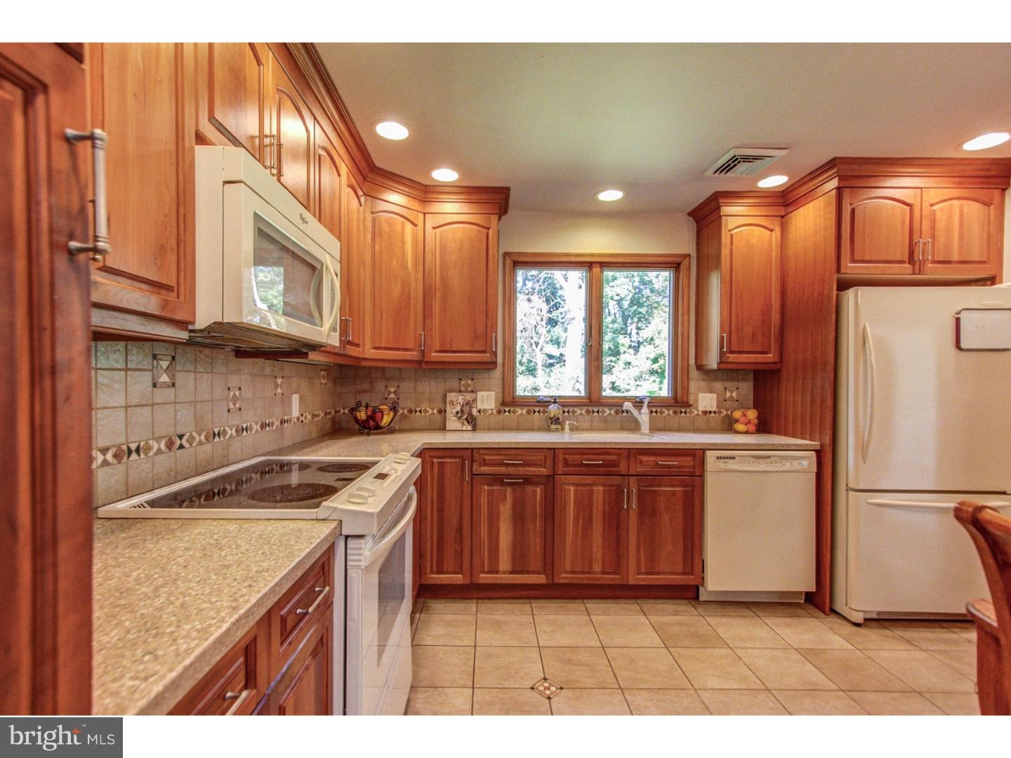 964 Lavera Road Warminster, PA 18974 - Photo 8 of 25 Kitchen