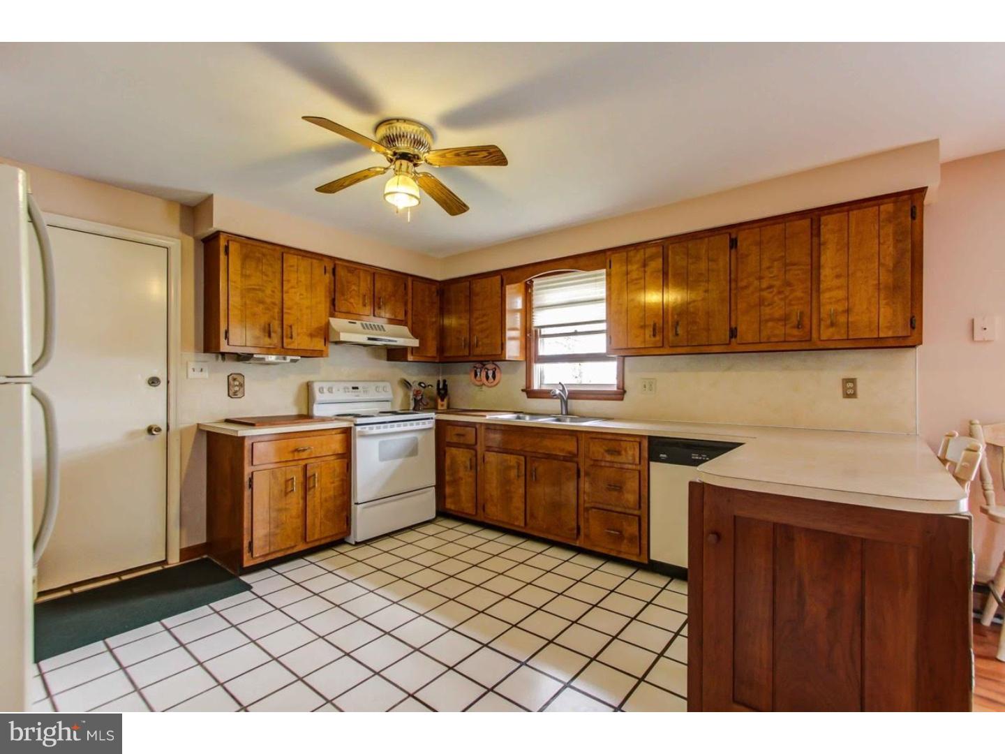 1123 Old Post Road Perkasie, PA 18944 - Photo 8 of 18 Kitchen