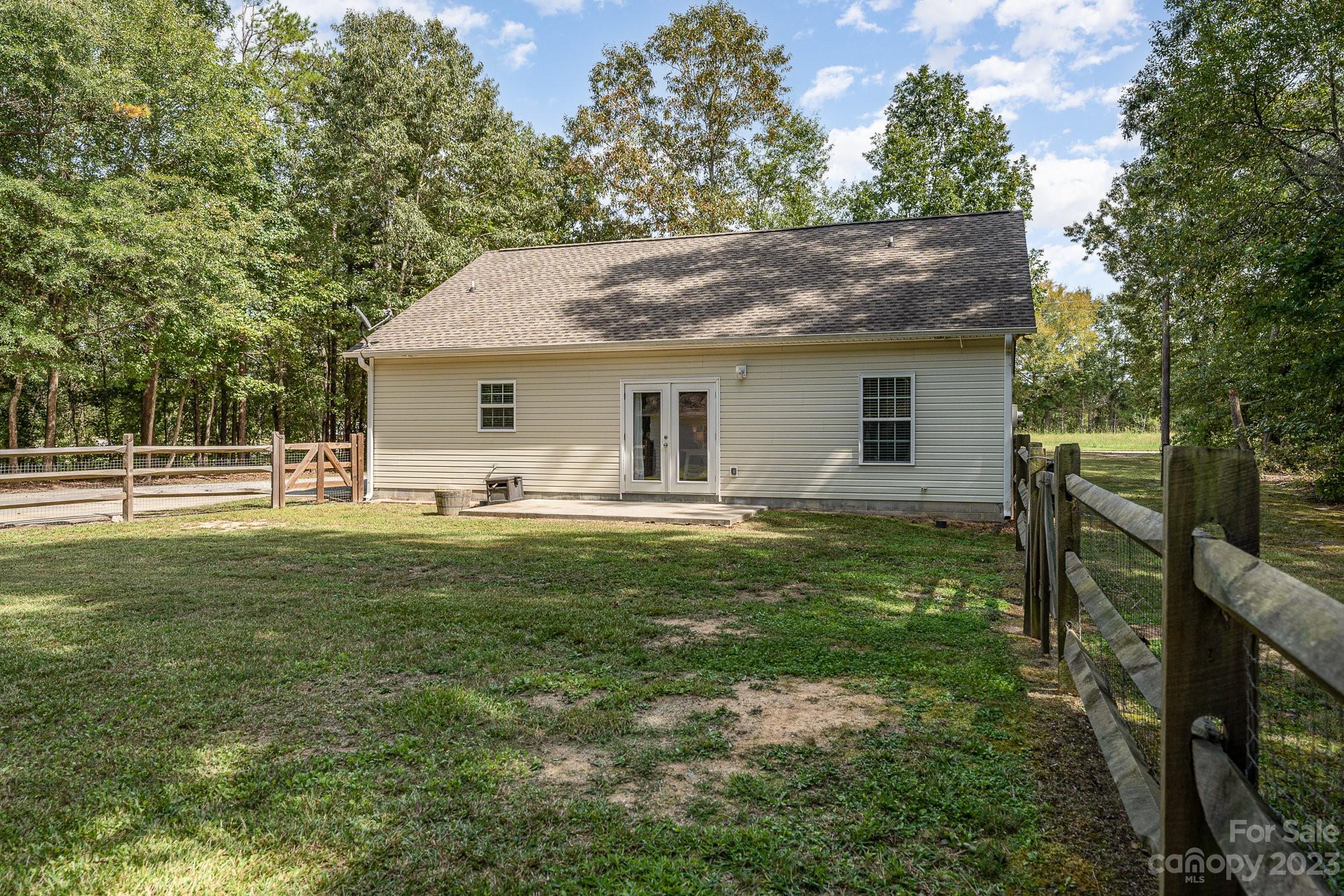 2906 Anderson Road South Catawba, SC 29704 - Photo 22 of 27 a backyard of a house with lots of green space