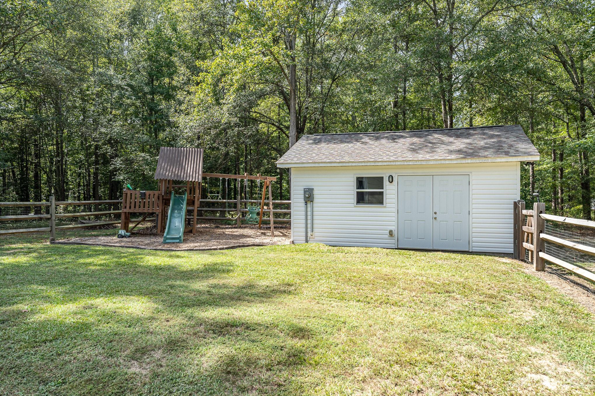 2906 Anderson Road South Catawba, SC 29704 - Photo 23 of 27 a view of a house with backyard porch and sitting area