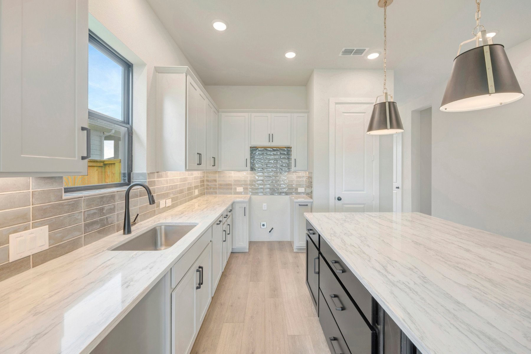 2722 Cottage Place Rosharon, TX 77583 - Photo 29 of 50 a large kitchen with a sink and dishwasher stove a refrigerator a sink dishwasher with wooden floor