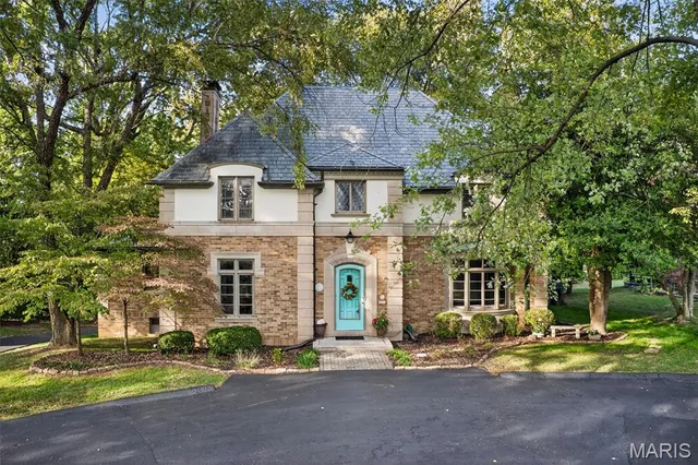 $599,900 | 22 Country Club Place, Belleville, IL 62223