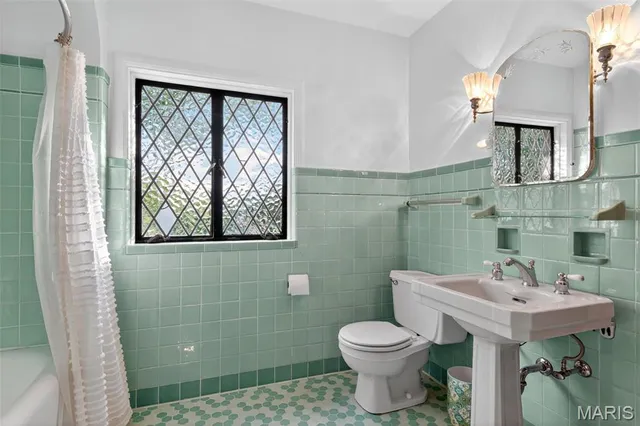 $599,900 | 22 Country Club Place, Belleville, IL 62223