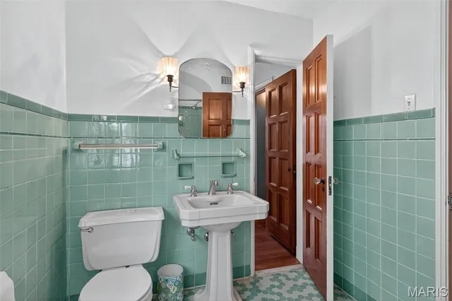 $599,900 | 22 Country Club Place, Belleville, IL 62223