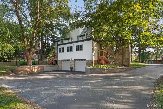 $599,900 | 22 Country Club Place, Belleville, IL 62223