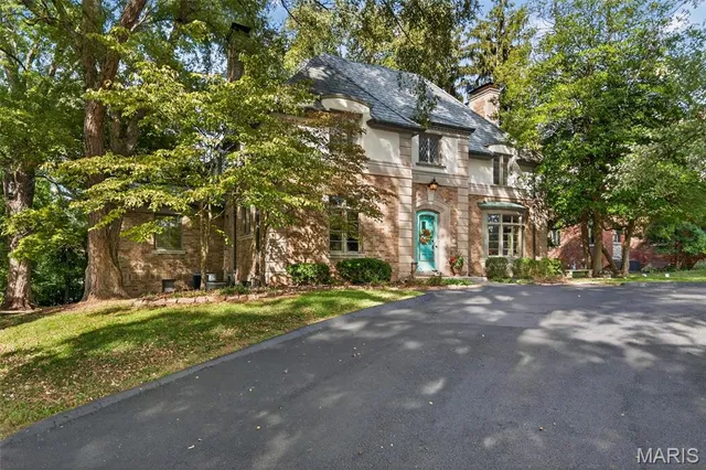 $599,900 | 22 Country Club Place, Belleville, IL 62223