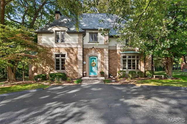 $599,900 | 22 Country Club Place, Belleville, IL 62223