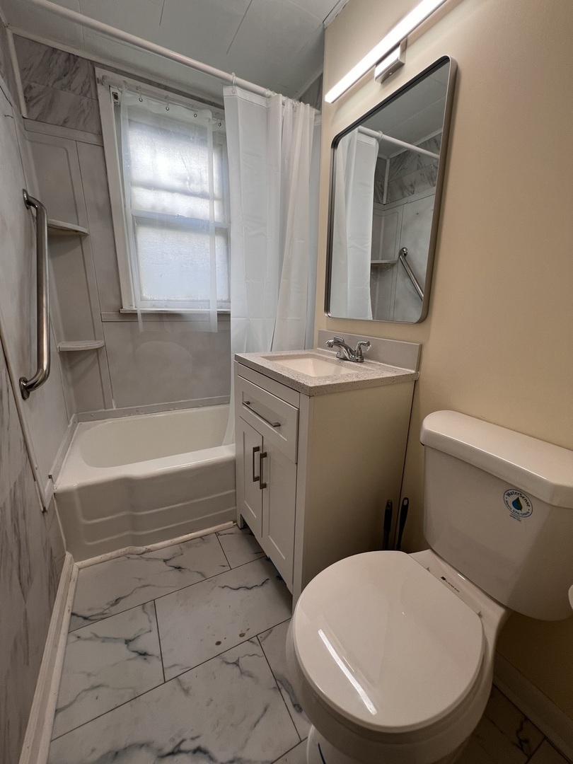 3741 South Union Avenue Chicago, IL 60609 - Photo 23 of 26 a bathroom with a toilet a sink and bathtub
