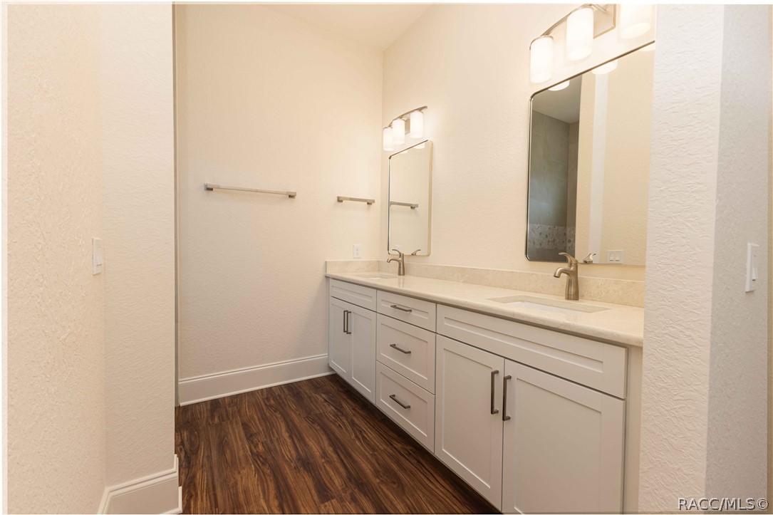 1439 Cr212 Road Oxford, FL 34484 - Photo 21 of 48 Primary bathroom