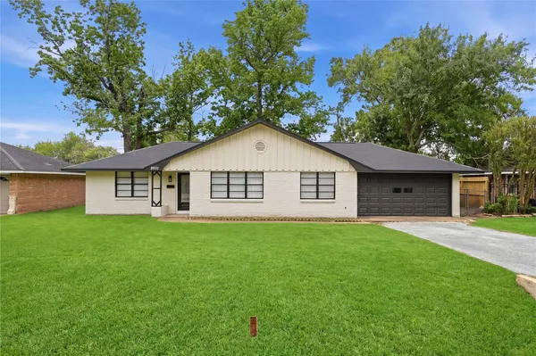 $2,400 | 8931 Blankenship Drive, Houston, TX 77080