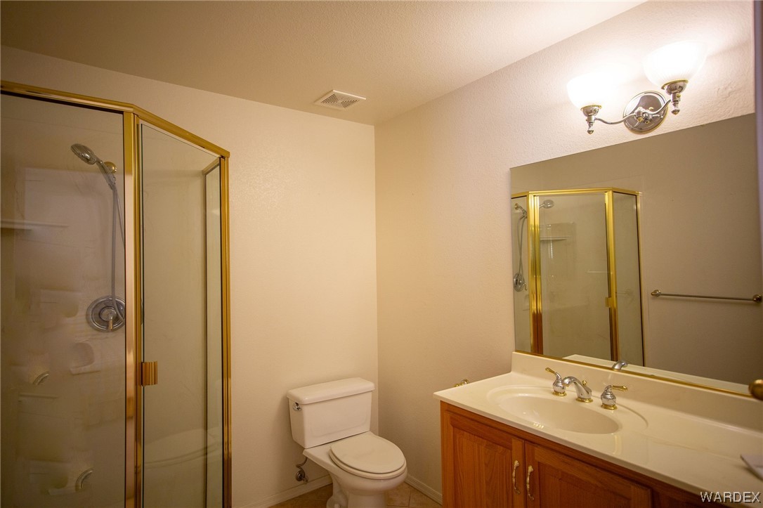 2660 Pegasus Ranch Road Bullhead City, AZ 86429 - Photo 33 of 57 a bathroom with a sink a toilet and shower