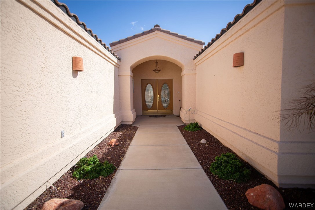 2660 Pegasus Ranch Road Bullhead City, AZ 86429 - Photo 6 of 57 a view of a pathway of a house with potted plants