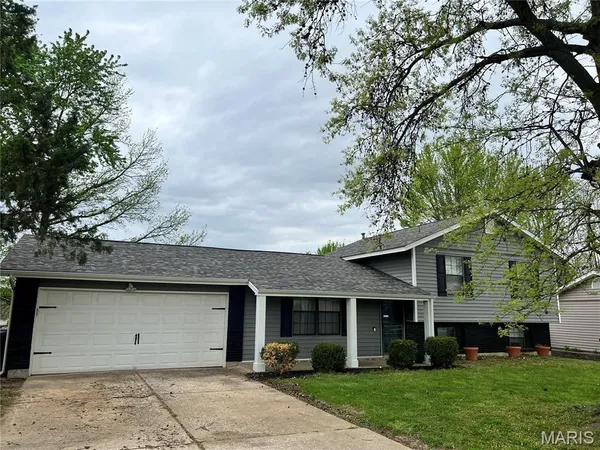 $309,900 | 158 Universal Drive, St. Peters, MO 63376