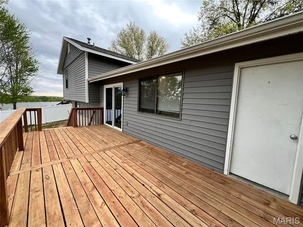 $309,900 | 158 Universal Drive, St. Peters, MO 63376