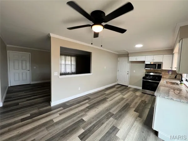 $309,900 | 158 Universal Drive, St. Peters, MO 63376