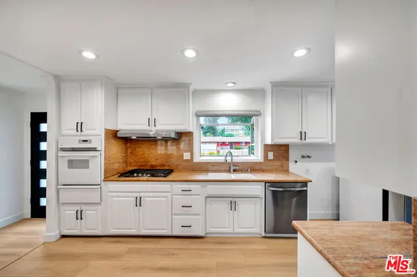 $4,500 | 20619 Clark Street, Woodland Hills, CA 91367
