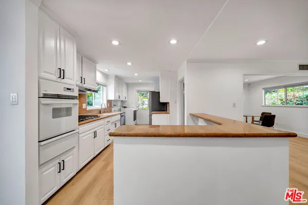 $4,500 | 20619 Clark Street, Woodland Hills, CA 91367