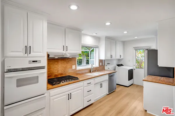$4,500 | 20619 Clark Street, Woodland Hills, CA 91367