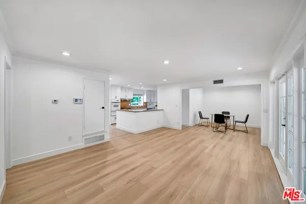 $4,500 | 20619 Clark Street, Woodland Hills, CA 91367
