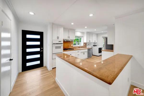 $4,500 | 20619 Clark Street, Woodland Hills, CA 91367