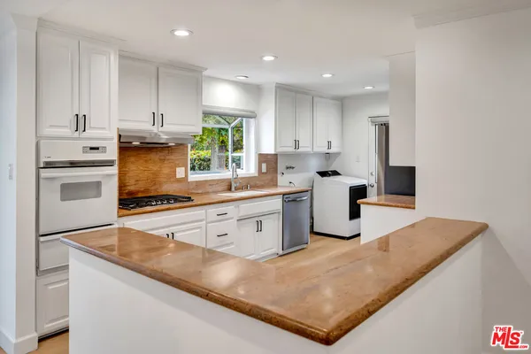 $4,500 | 20619 Clark Street, Woodland Hills, CA 91367