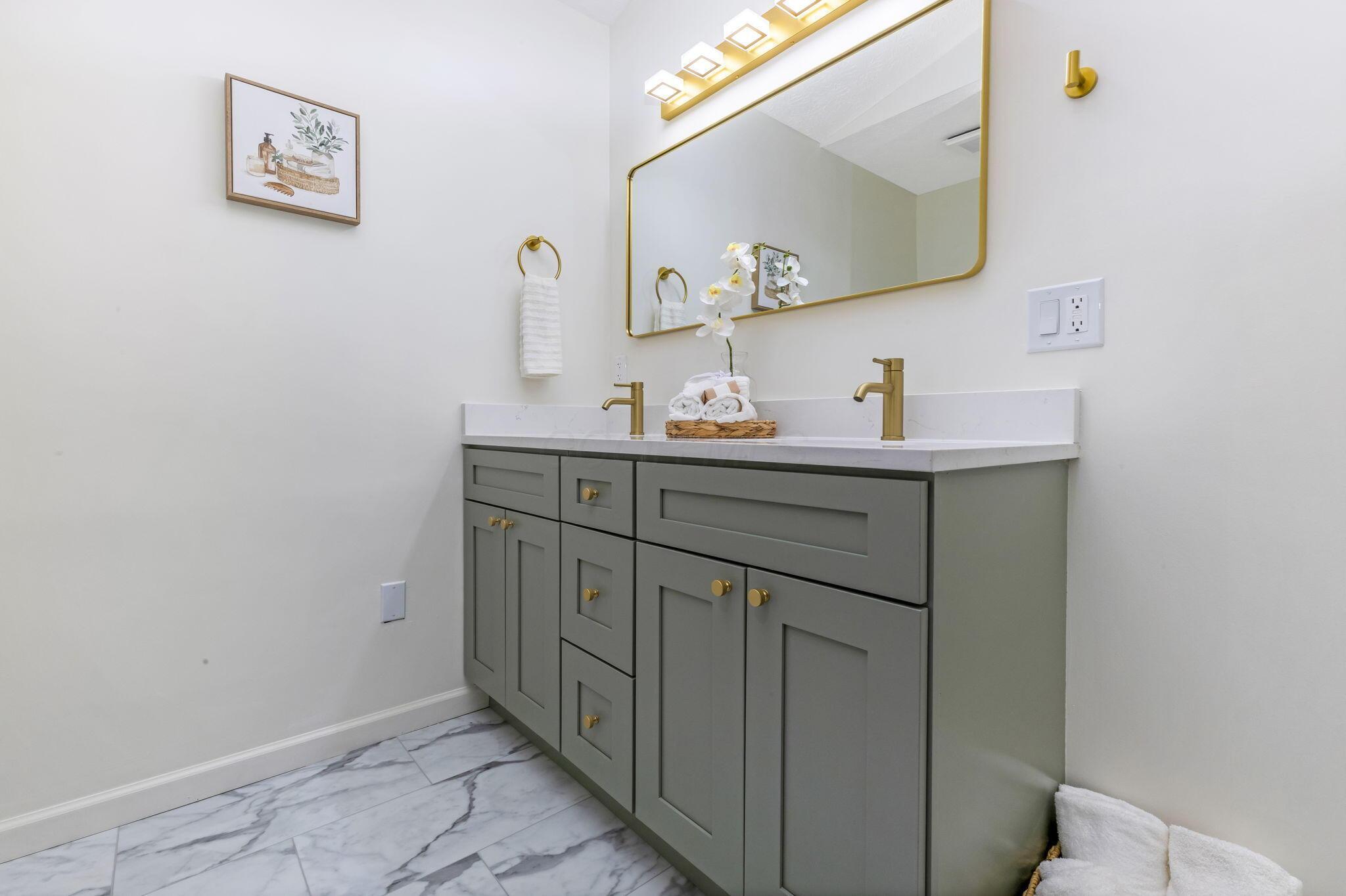 164 Greenbank Road Columbus, OH 43230 - Photo 26 of 46 Primary Bathroom
