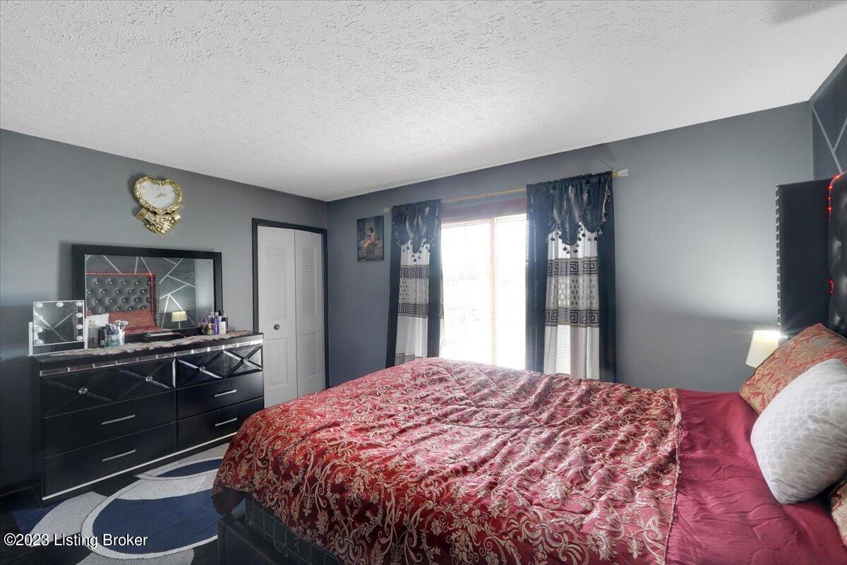 5002 Oldshire Road Louisville, KY 40229 - Photo 9 of 38 09-5002 Oldshire Rd-108
