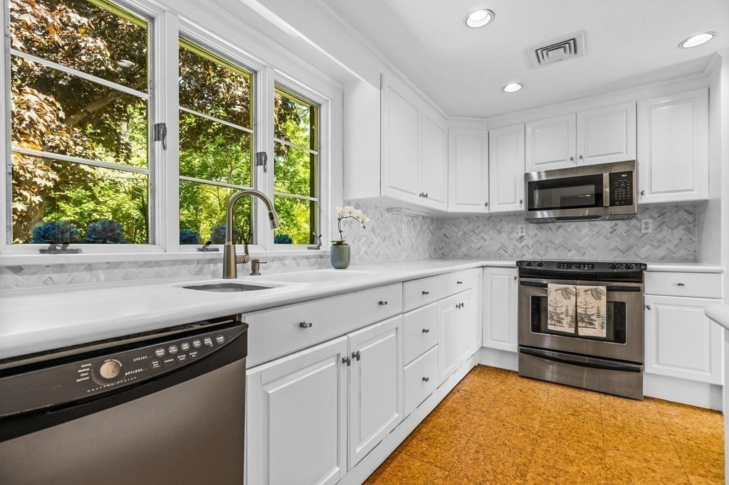 37 Ridge Hill Road Scituate, MA 02066 - Photo 17 of 38 Gallery Image 17