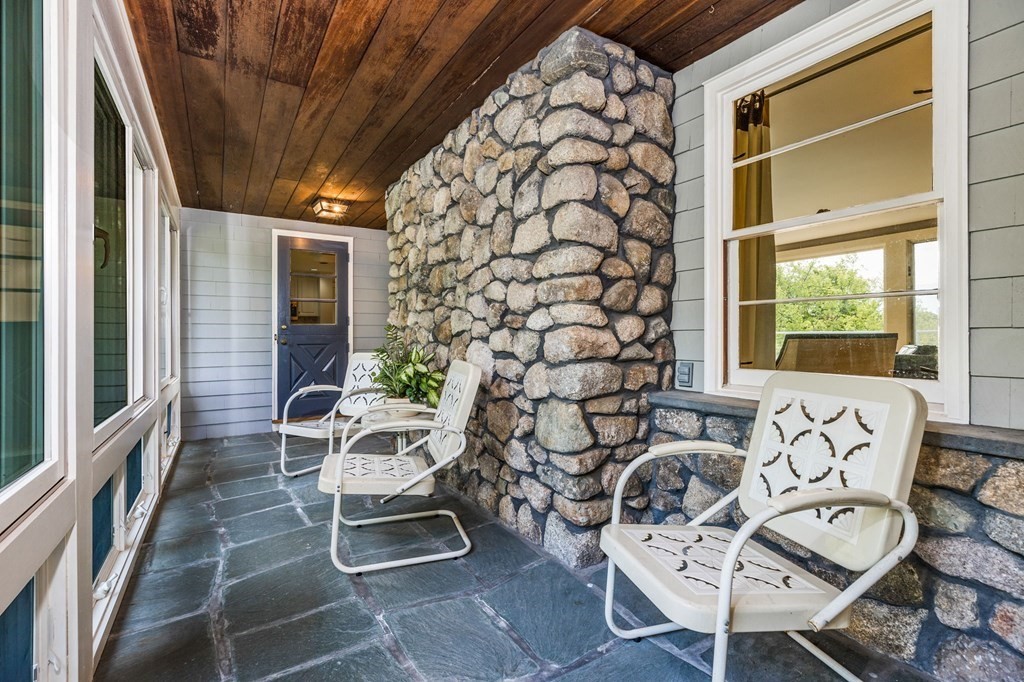 37 Ridge Hill Road Scituate, MA 02066 - Photo 6 of 38 Gallery Image 6