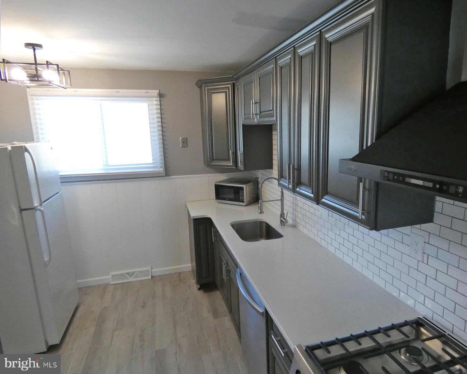 395 Hickory Avenue Carneys Point, NJ 08069 - Photo 3 of 29