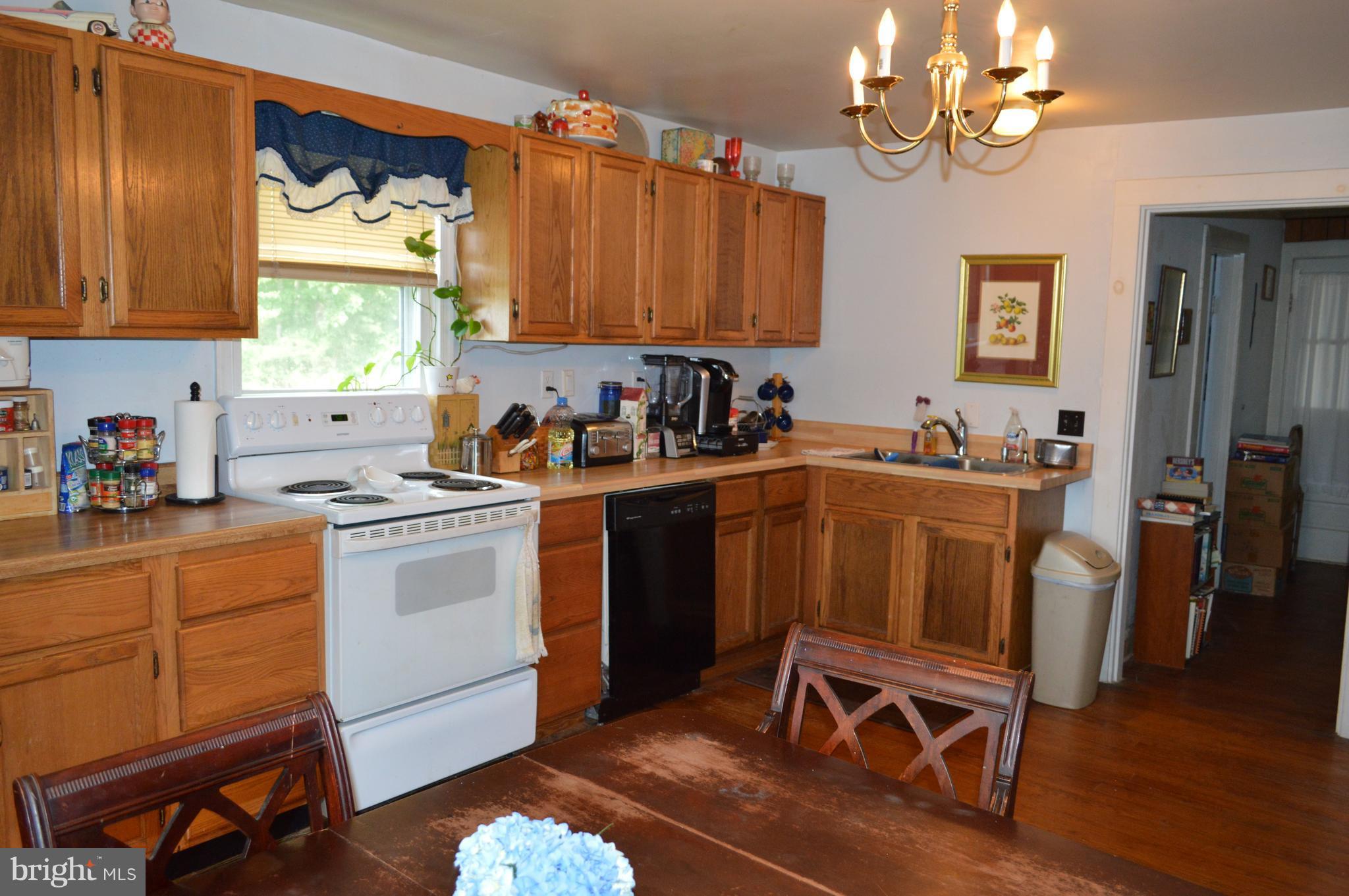 27300 Tatum Road Unionville, VA 22567 - Photo 7 of 21 Kitchen