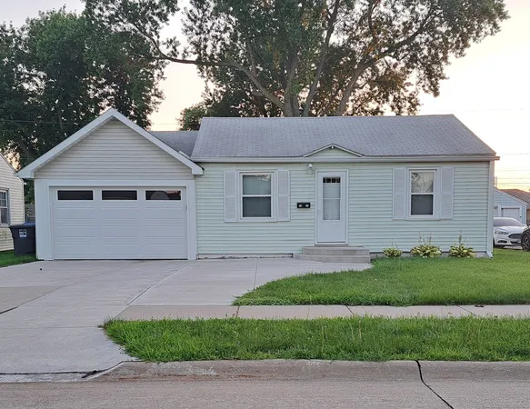$97,500 | 2315 48th Street, Moline, IL 61265