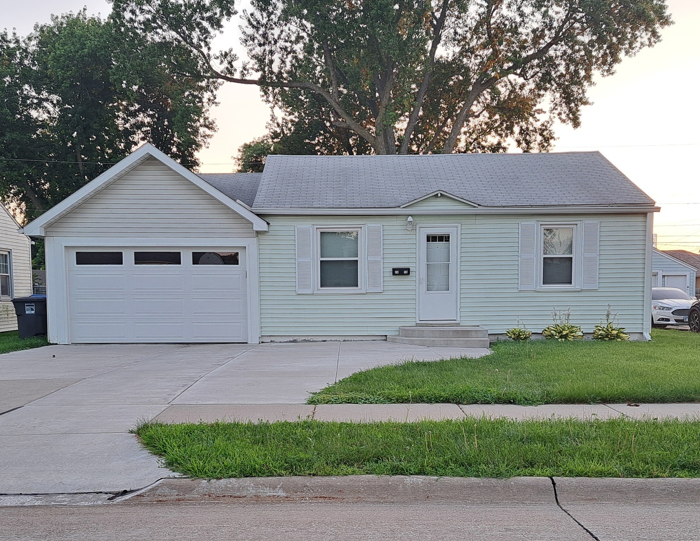 2315 48th Street Moline, IL 61265 - Photo 1 of 14