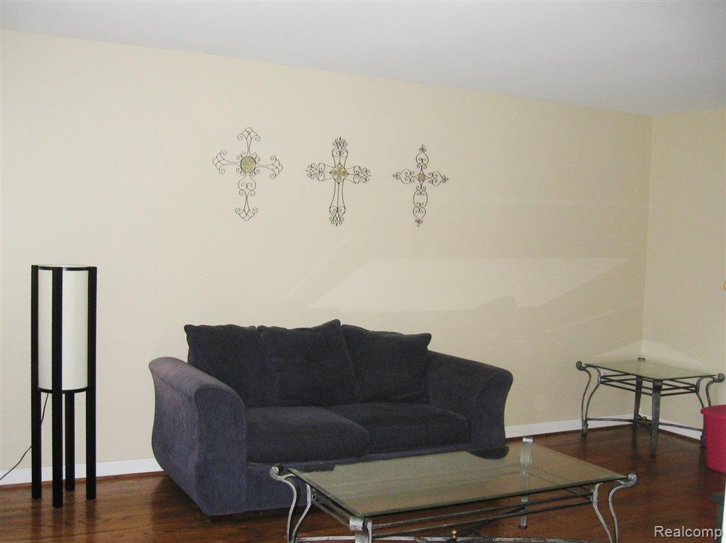 2876 Sandhurst Rochester, MI 48307 - Photo 5 of 21 Living Room 2.JPG
