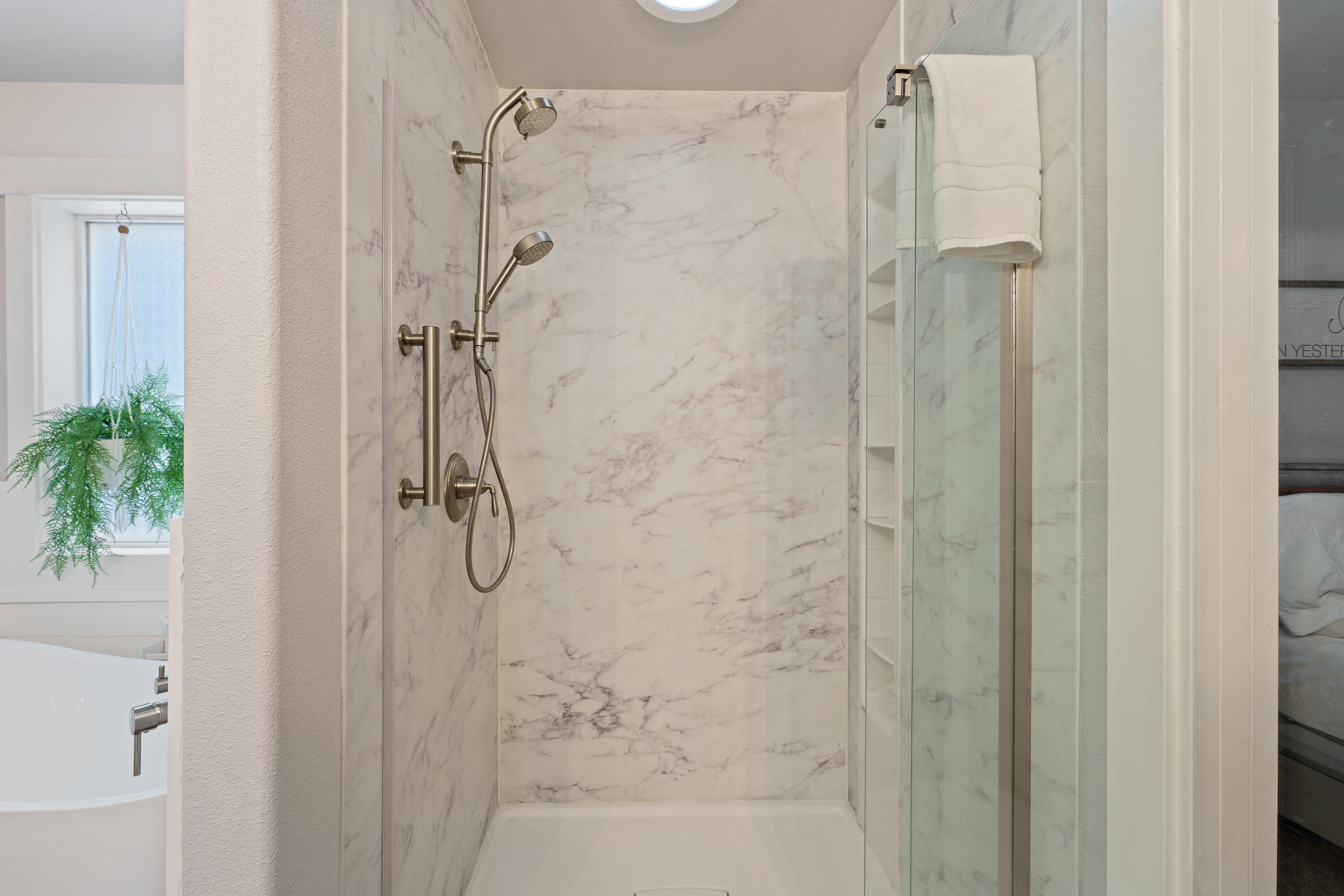 17178 Island Loop Way Bend, OR 97707 - Photo 18 of 38 Walk-in shower