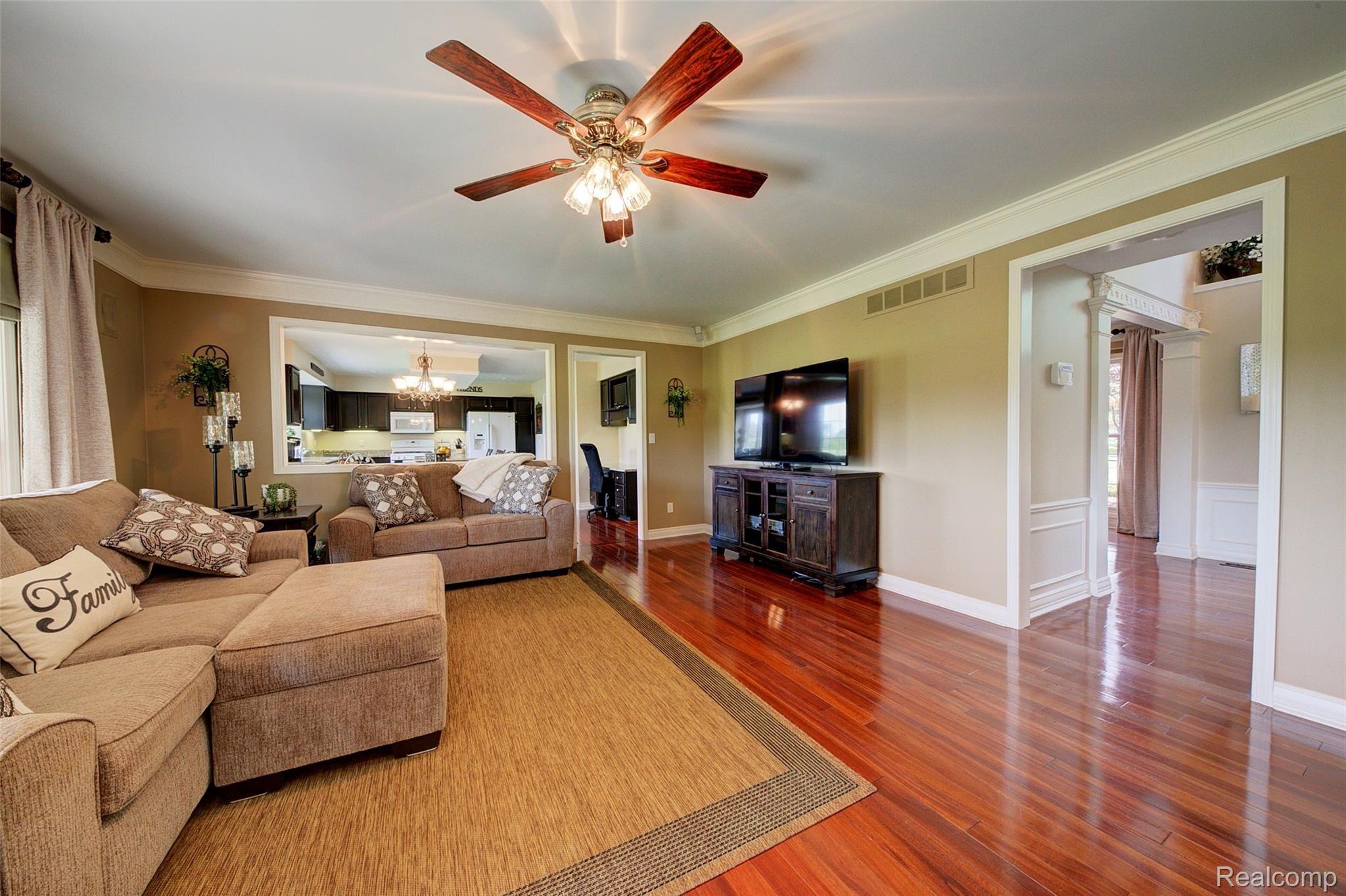 46703 Inverness Road Canton, MI 48188 - Photo 28 of 75 29 Family Room.jpg