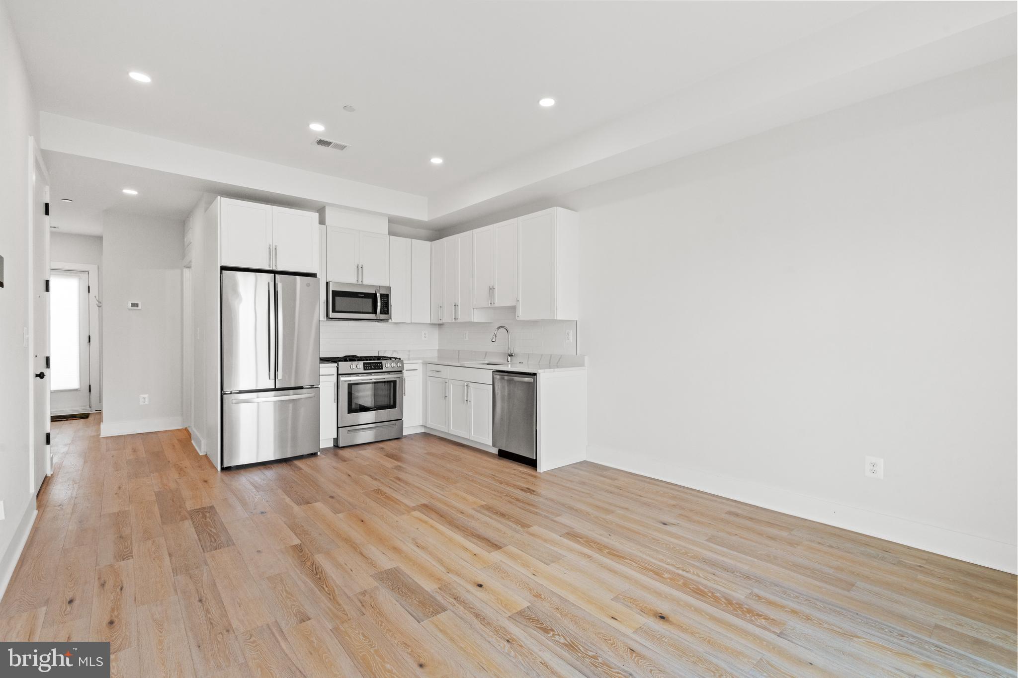 1130 Penn Street Northeast, Unit 6 Washington, DC 20002 - Photo 2 of 21 9 foot ceilings