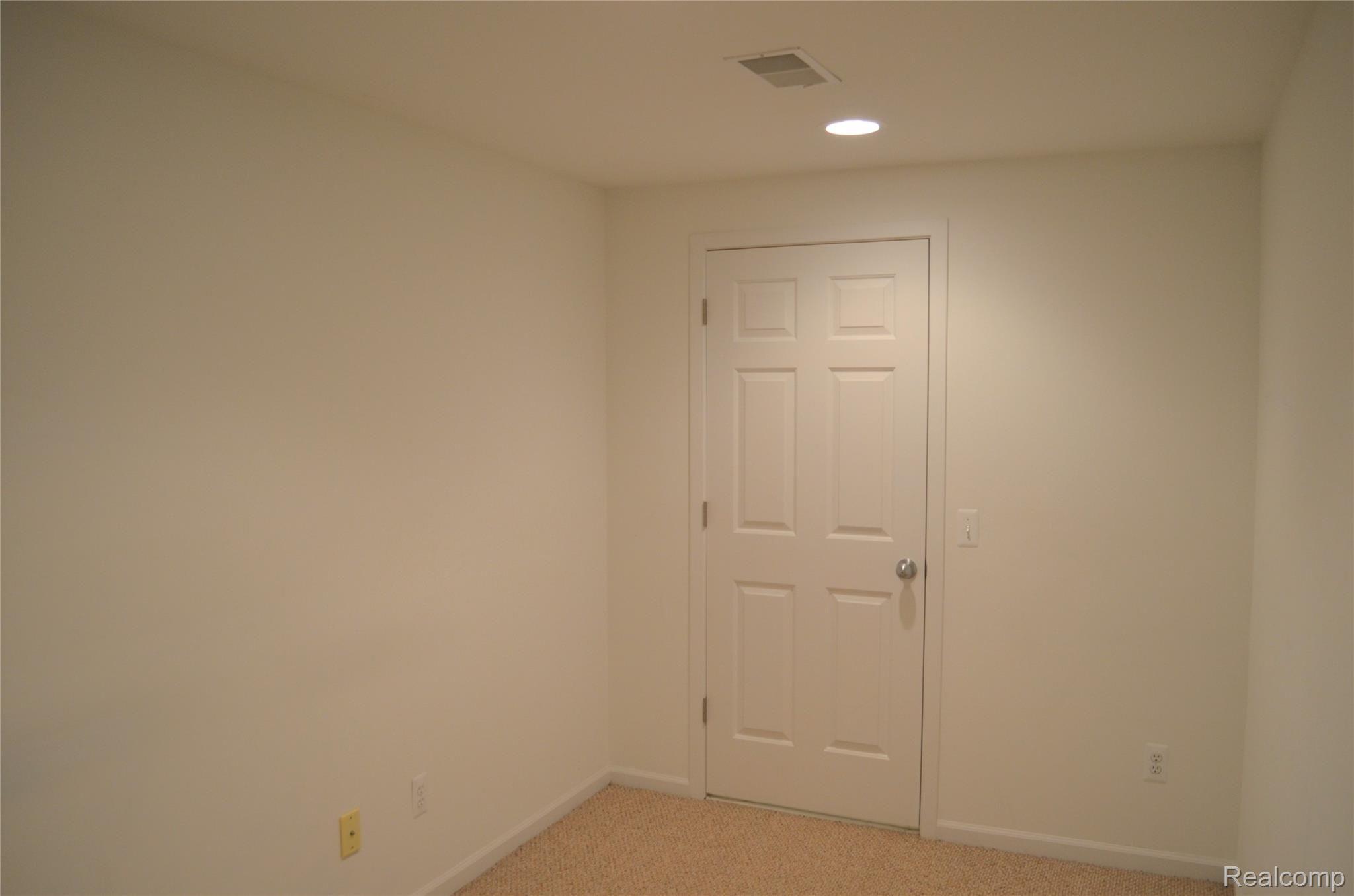 5036 Bullard Road Fenton, MI 48430 - Photo 45 of 62 DSC_0086.JPG