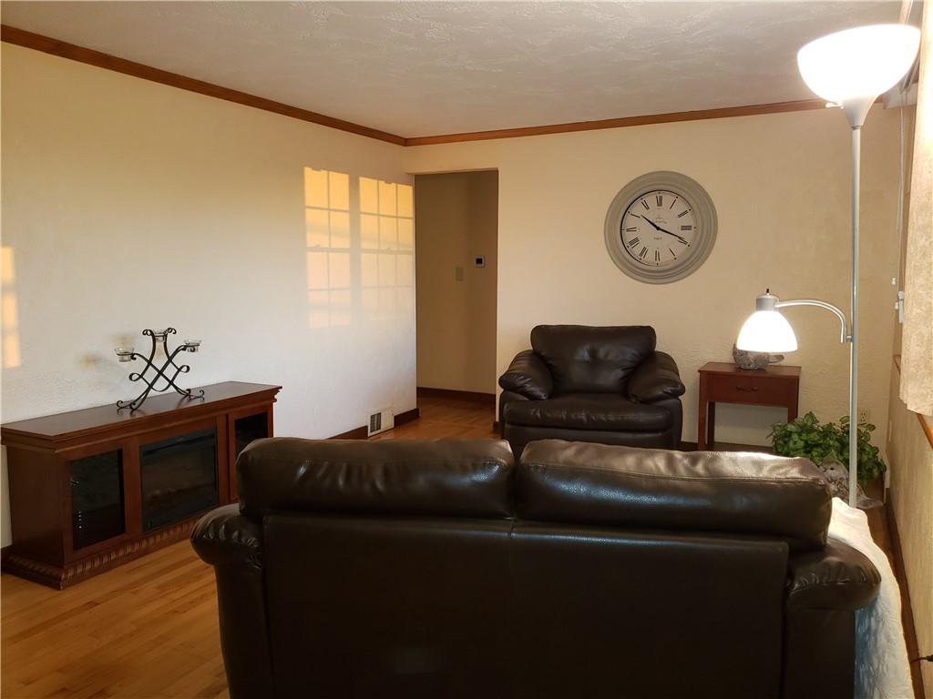 3755 Willett Road Pittsburgh, PA 15227 - Photo 4 of 24 Gallery Image 4