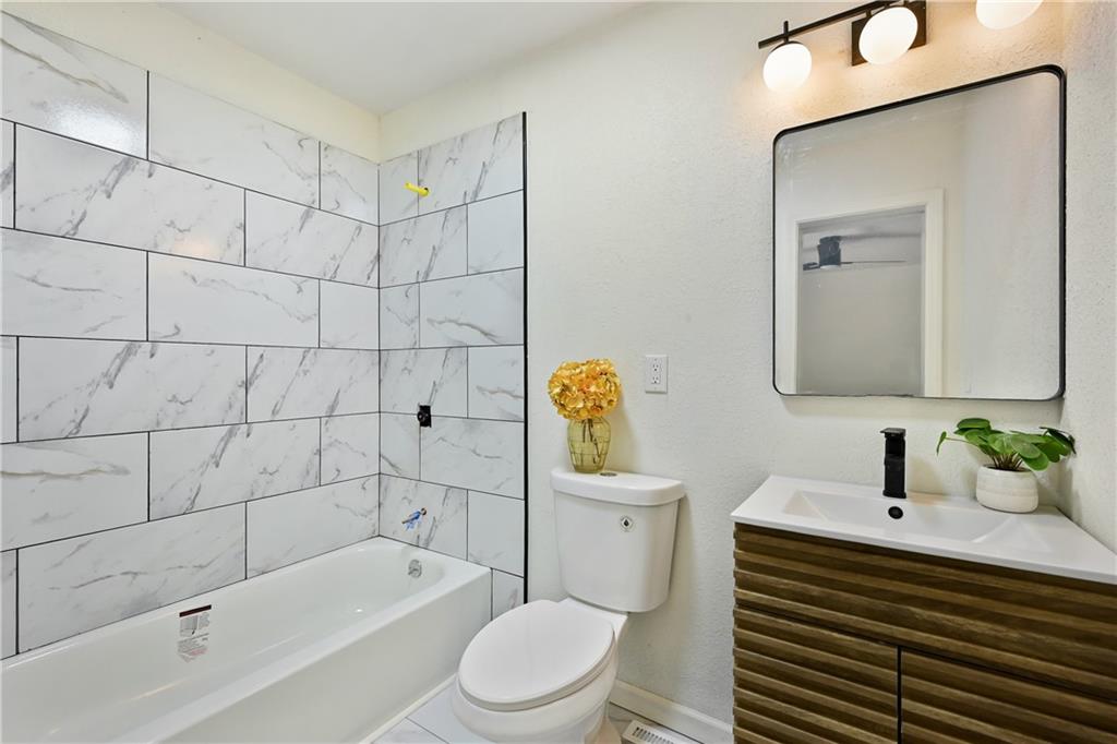 13301 10th Street Grandview, MO 64030 - Photo 11 of 23