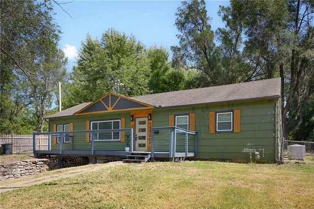 $232,500 | 13301 10th Street, Grandview, MO 64030