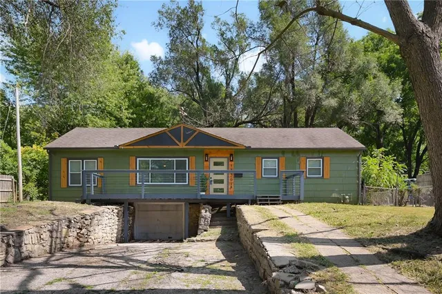 $232,500 | 13301 10th Street, Grandview, MO 64030