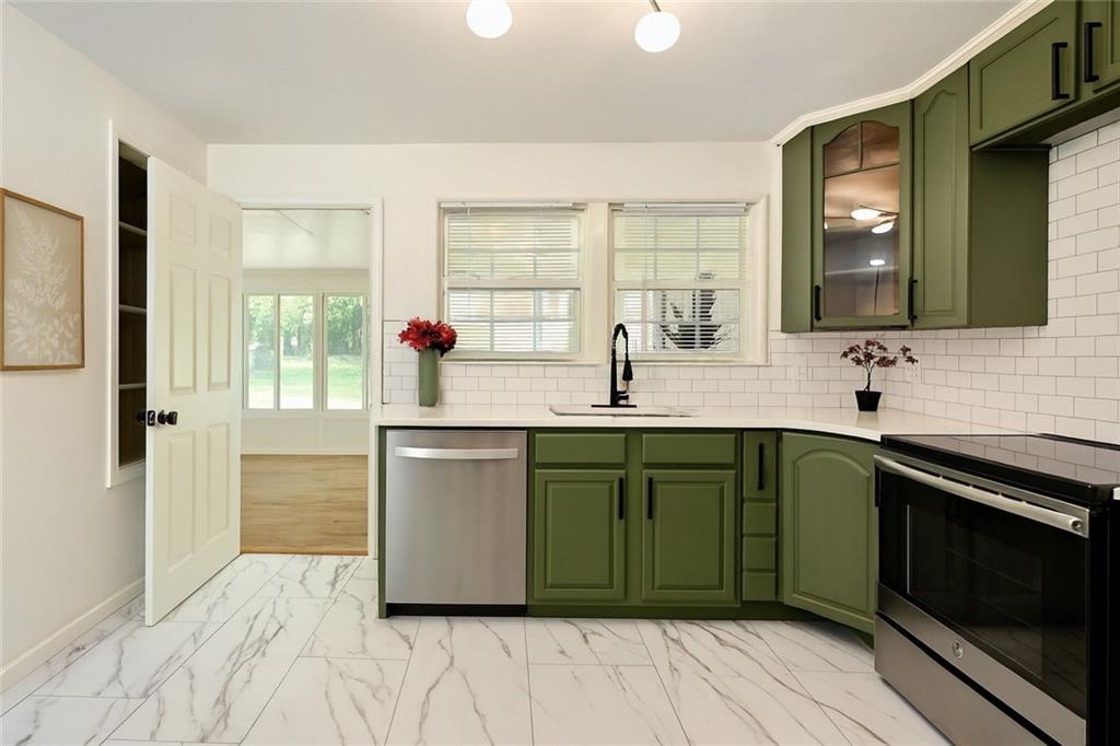 13301 10th Street Grandview, MO 64030 - Photo 7 of 23