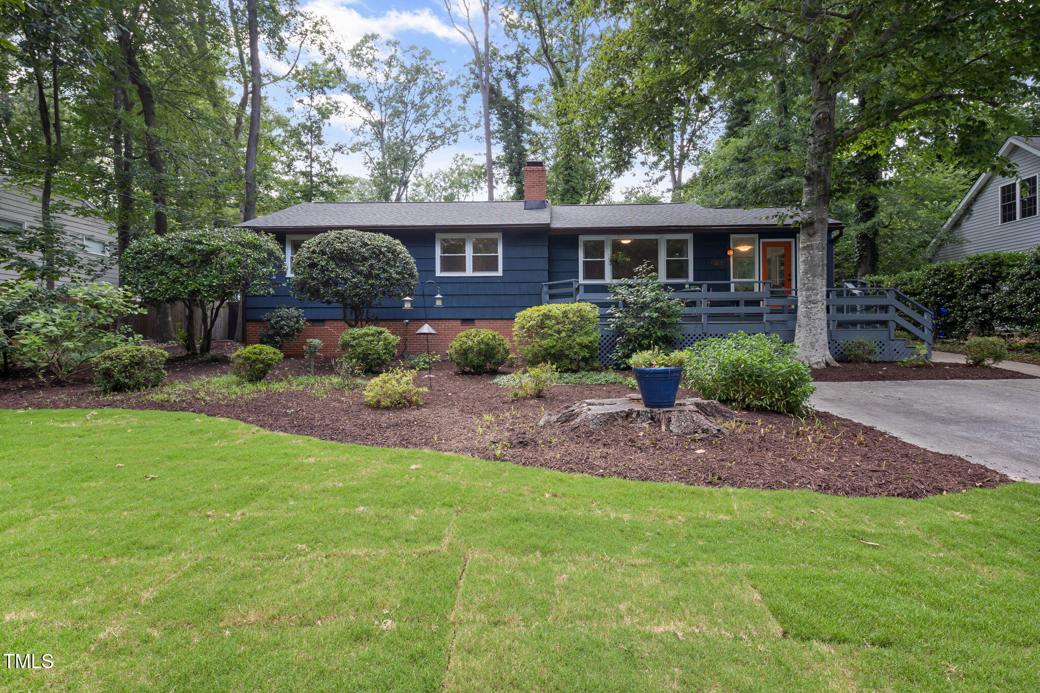 418 Ridgefield Road Chapel Hill, NC 27517 - Photo 1 of 27 1Facade1