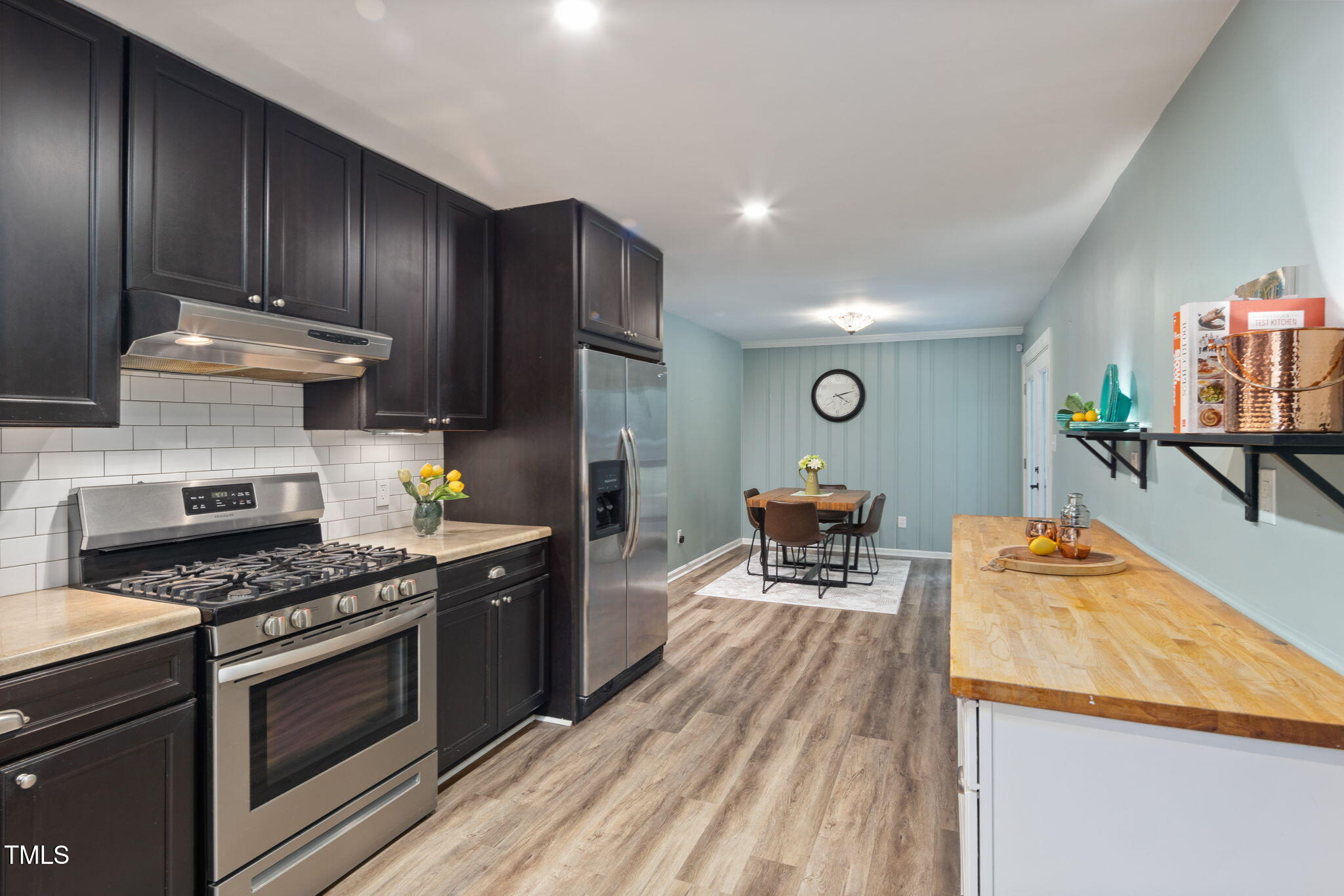 418 Ridgefield Road Chapel Hill, NC 27517 - Photo 12 of 27 12KitchenToDining