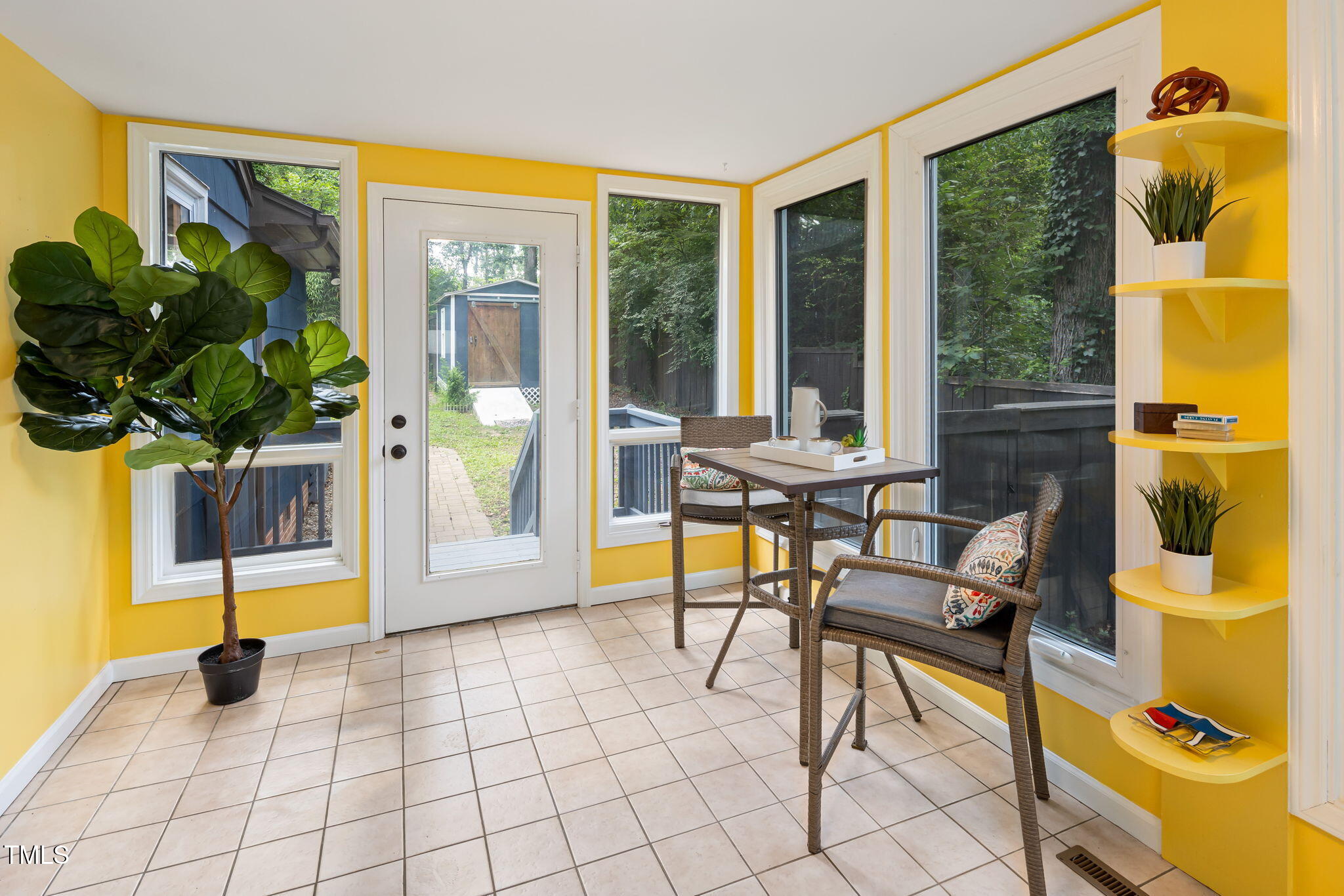 418 Ridgefield Road Chapel Hill, NC 27517 - Photo 6 of 27 6SunRoom1