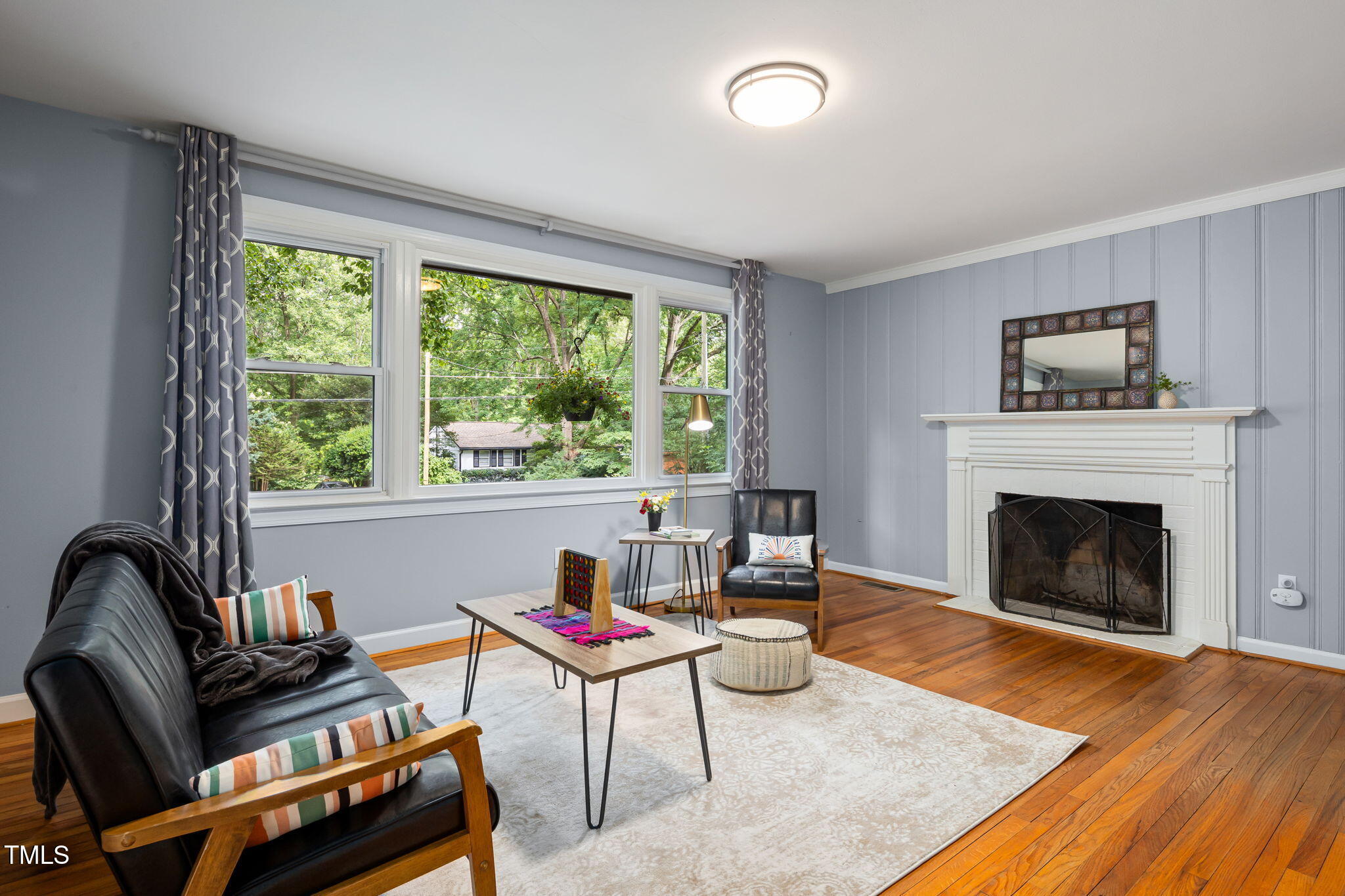 418 Ridgefield Road Chapel Hill, NC 27517 - Photo 9 of 27 8LivingRoom1